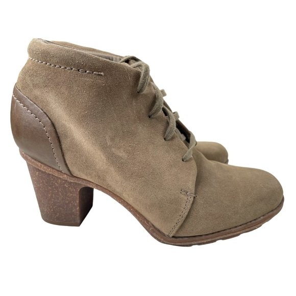 Clarks Women's Sashlin Sue Brown Suede Lace Up Heeled Comfort Booties Size 8M - Picture 1 of 8